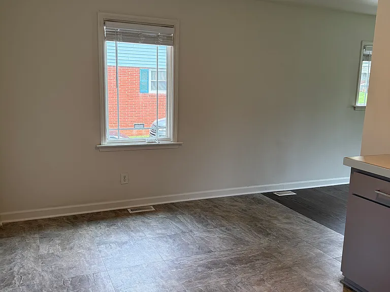 2311 Crestview Dr — Photo 8