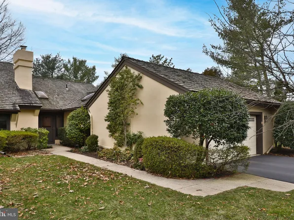 5 Horsetrail Ln, Blue Bell, PA 19422