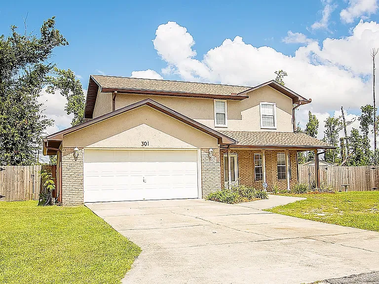 301 Lakeside Dr
