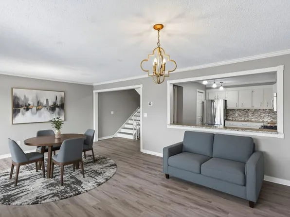 8940 Neill Lake Rd #135E, Eden Prairie, MN 55347