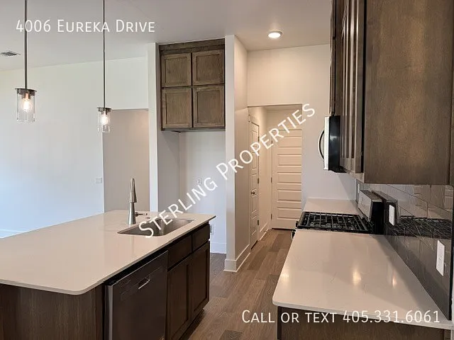 4006 Eureka Dr — Photo 10