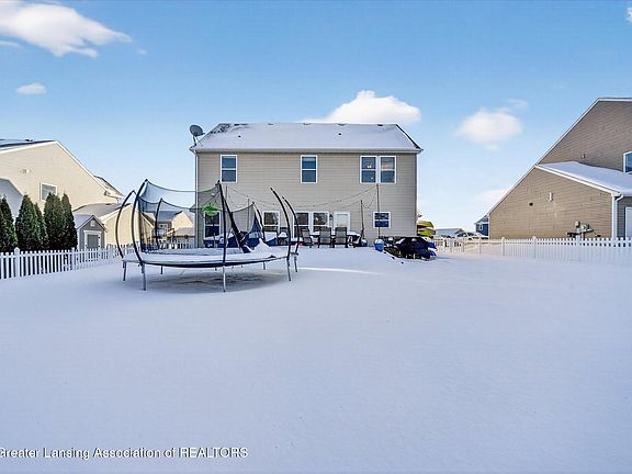 5th image of 38 Lake Ridge Dr