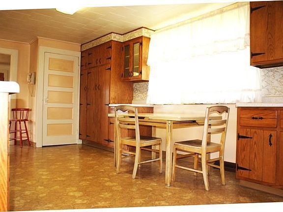 4th image of 209 3rd St