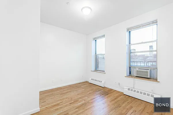 Rented by Bond New York | media 9