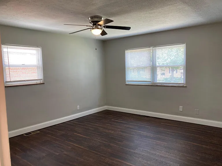 4917 Charlemar Dr — Photo 9
