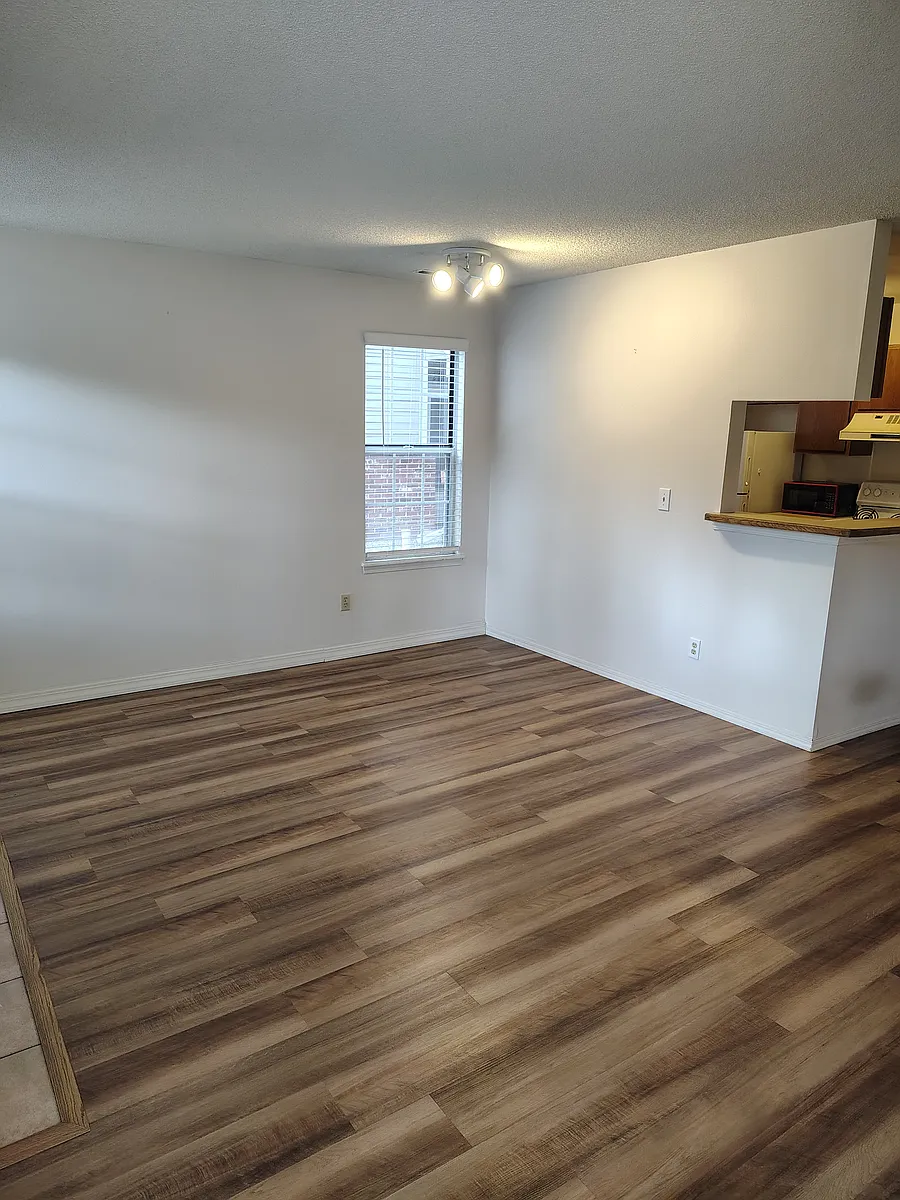 Building Photo - 2113 Troy Ct