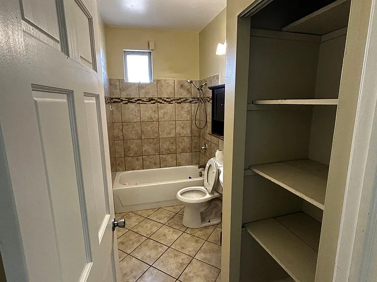 409 E 6th St #2 — Photo 11