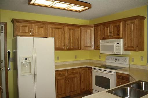 3rd image of 705 Southlawn Ct