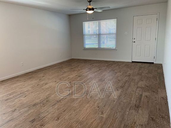 5th image of 404 Sloan St #A