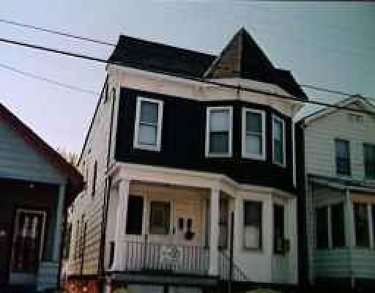 1st image of 25 Leslie Pl
