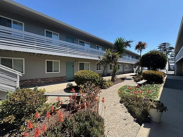 Carmel Ave Apartments — Photo 3
