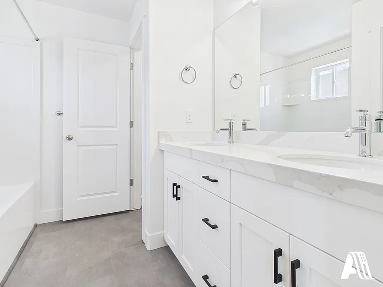 447 E 650 N — Photo 19