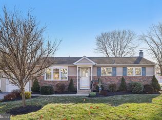 833 Valley Rd, Warminster, PA 18974