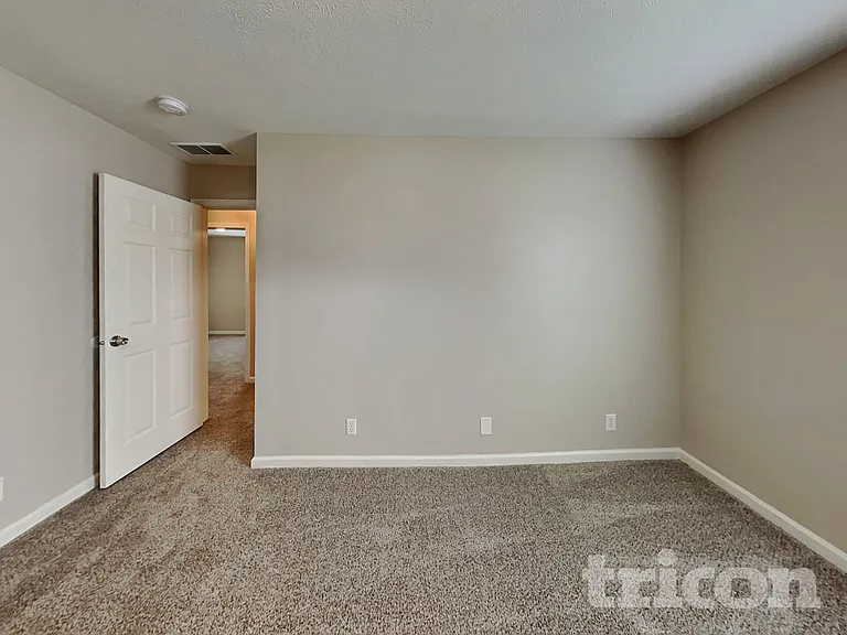 5353 Shamus Dr — Photo 8