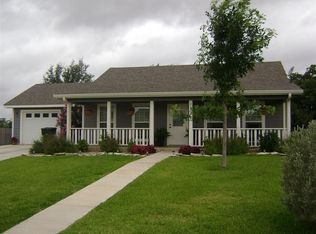 227 Green Oaks Loop, Fredericksburg, TX 78624