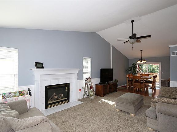 3rd image of 6761 Beagle Dr