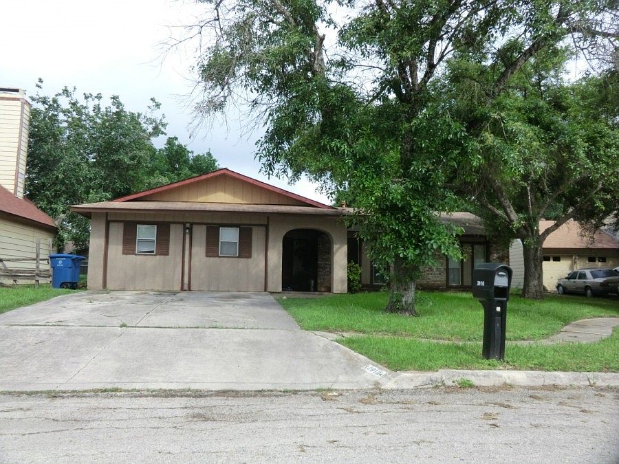 1st image of 2810 Lake Emerald St