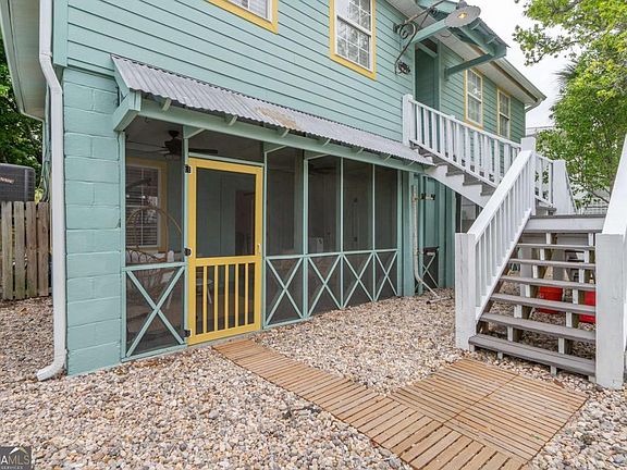 4th image of 1413 2nd Ave #2