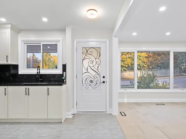 66 Beech Ave, Cambridge, ON N3C 1X5
