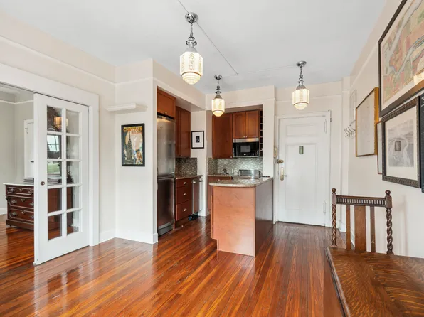 25 Tudor City Place 2119 image 2 of 6