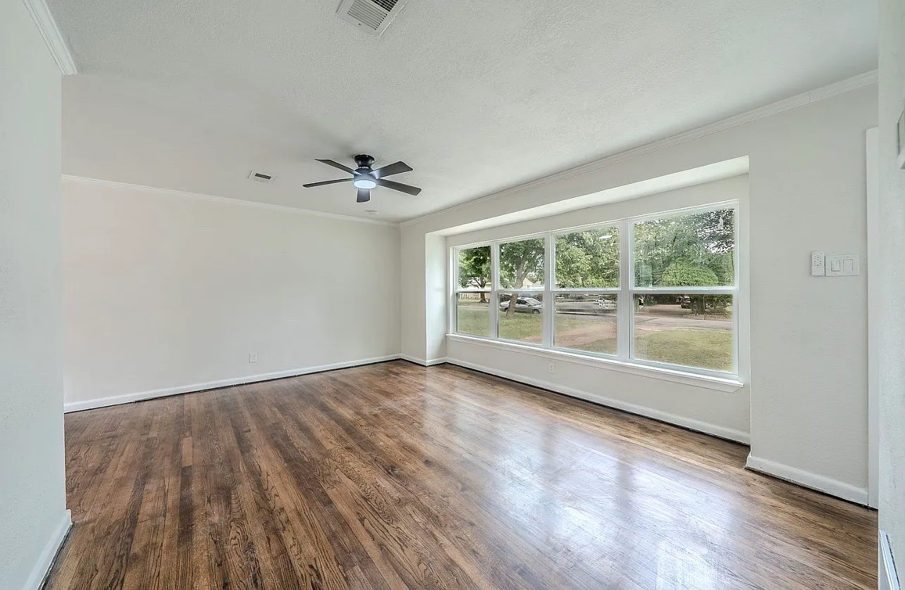 3 bed, 1106 sqft, $1,950 — Photo 4