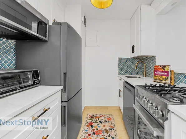 245 E 54th St APT 22C, New York, NY 10022