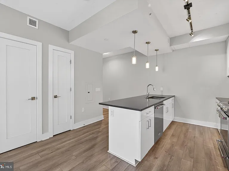 88 V St SW #213 — Photo 11