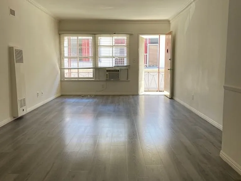 1119 Cardiff Ave — Photo 2