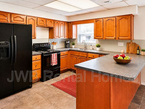 3rd image of 7528 Dalehurst Dr S