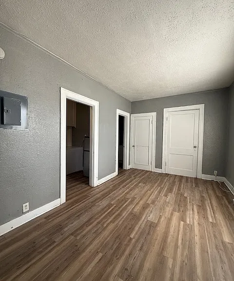 900 Broadway St — Photo 3