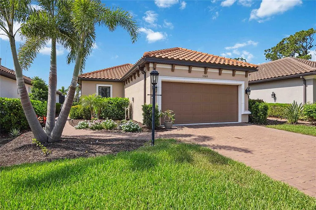 3 bed, 2.0 bath, 1682 sqft, $5,000 — Photo 1