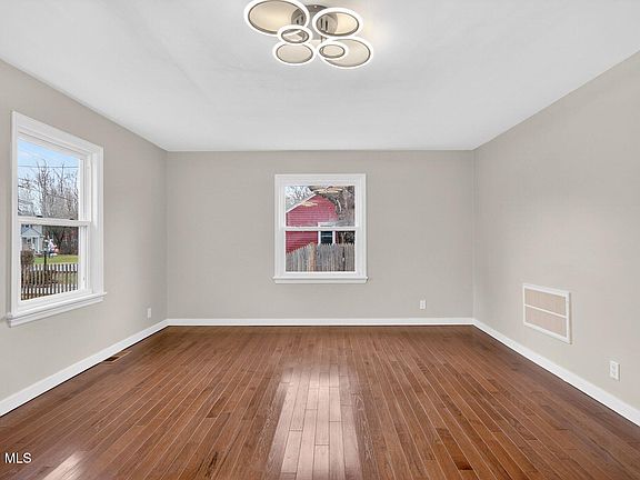 4th image of 5 Nielson Road