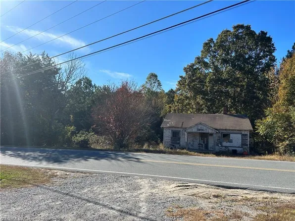 6133 Old Mendenhall Rd, Archdale, NC 27263