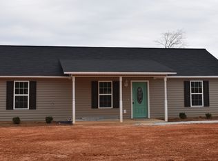 613 Country Breeze Cir, Wedowee, AL 36278