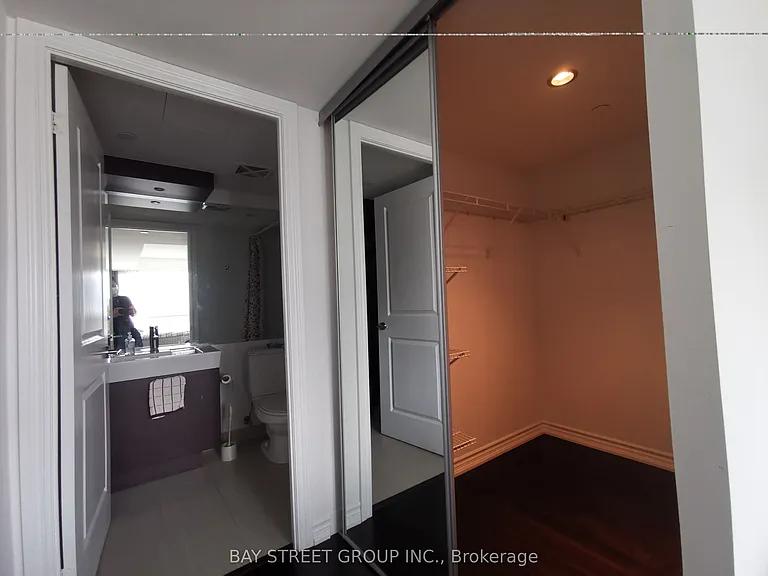 386 Yonge St #1809 — Photo 6