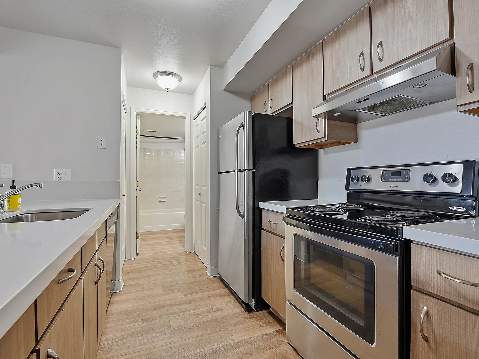 2 bed, 936 sqft, $1,800 — Photo 2