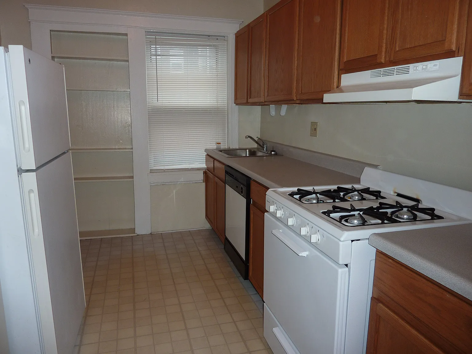 1 bed, 925 sqft, $950 — Photo 4