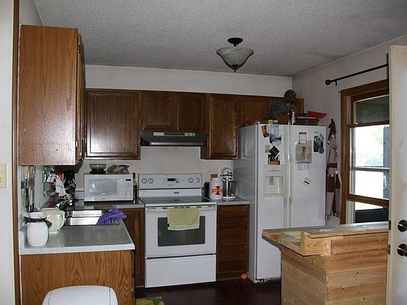 3rd image of 977 146th Ave
