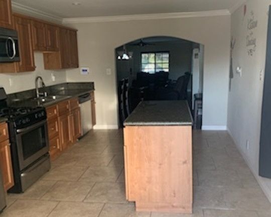 5th image of 725 McDonald Ave