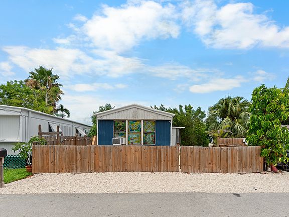 2nd image of 17 Palm Dr