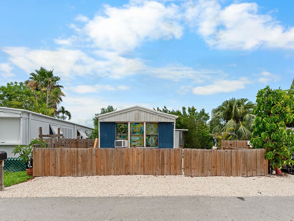 1st image of 17 Palm Dr