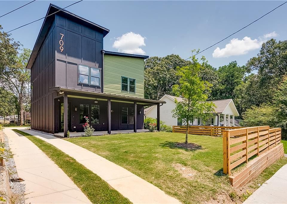 1st image of 709 Emily Pl NW