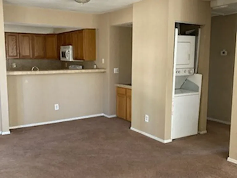 2060 Mesquite Ln #F105 — Photo 4