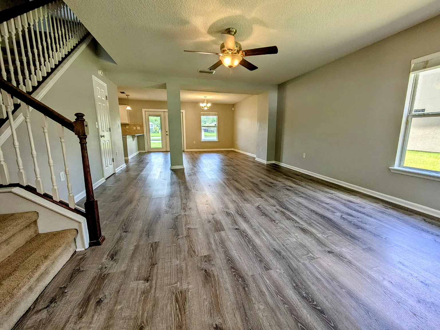 3 bed, 2.5 bath, 2195 sqft, $2,095 — Photo 3