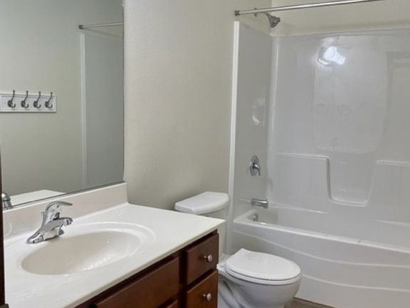 5th image of 4910 Coventry Ct #10