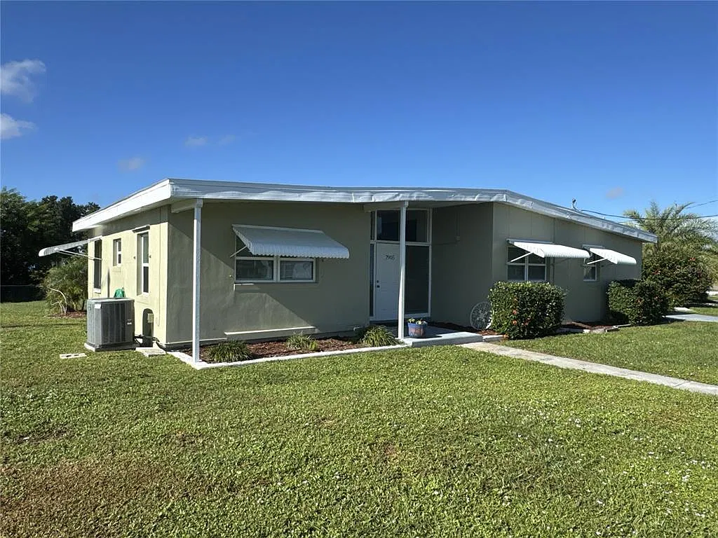 2 bed, 1.0 bath, 1100 sqft, $1,700 — Photo 2