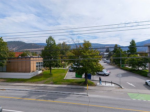 4th image of 803 Fairview Rd #301