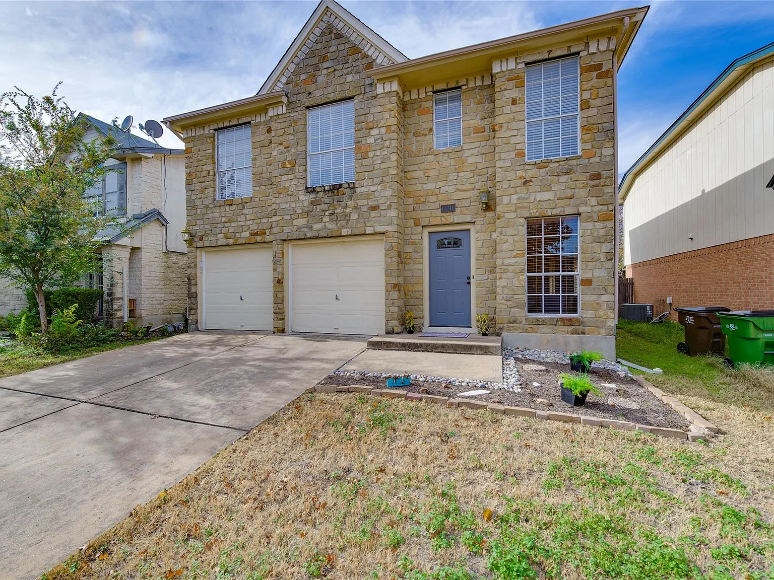4 bed, 2.5 bath, 1893 sqft, $2,250 — Photo 2