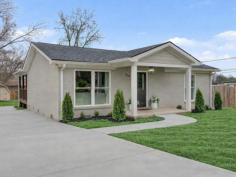 229 Cherry Dr — Photo 2