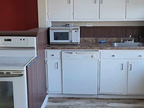 4th image of 2218 Main St Floor 2